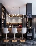 An accent column disappears in the interior because of a mirror lining