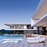 Jacuzzi with hydro jets in the middle of the pool