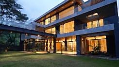 Construction of a luxury residence in Kenya by Studia 54